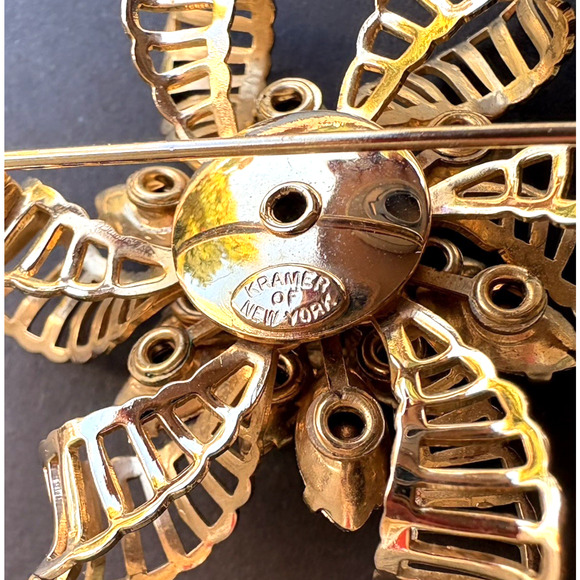 Vintage Kramer of NY Filigree Bow w/ Purple Rhinestones Brooch Gold Tone 2" - Picture 8 of 9